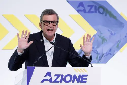 Calenda riapre i giochi delle alleanze. E lancia i "Volenterosi" con Fi e dem