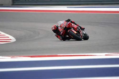 Bagnaia, la rivincita del campione mite. Marquez sbaglia e si riapre il mondiale