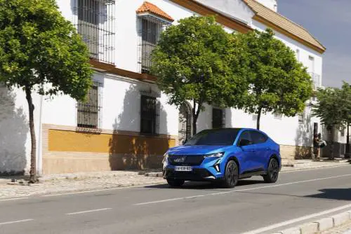 Renault Rafale Full Hybrid E-Tech: agile, spaziosa e dai bassi consumi