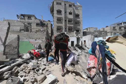 Attacco israeliano a Khan Younis. Hamas: "Chi può prenda le armi" | La diretta