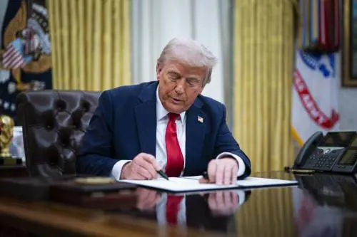Il suicidio dell'auto (c'entra l'Ue), i dazi di Trump e Prodi: quindi, oggi...