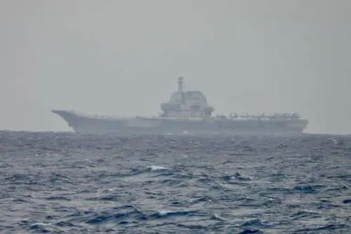La Cina muove 19 navi da guerra contro Taiwan: "Indipendenza significa guerra"