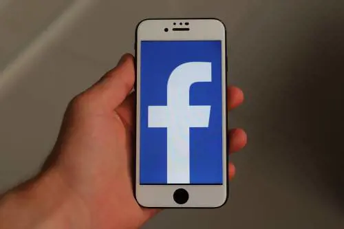 Chiuso "Mia Moglie", il gruppo Facebook con le foto rubate: ma nascono subito i cloni