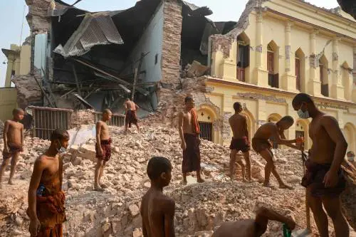 Myanmar, 2.700 morti e aiuti a rischio