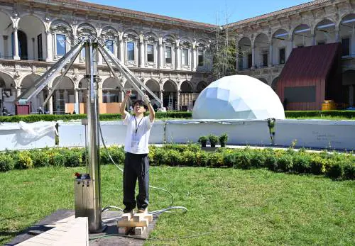 Oltre 1.600 eventi per il "Fuorisalone". Vetro e street food, scattano i divieti