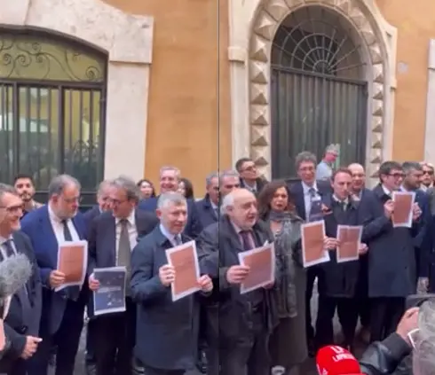 "Manca solo il prete". Il disastroso flash mob della sinistra per il Manifesto di Ventotene