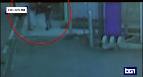 "Piangeva, era piegata dal dolore". Gli ultimi minuti di Sara Campanella in un video