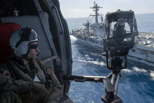 Non solo bombadieri stealth, ora arrivano missili e portaerei: cresce la tensione tra Usa e Iran
