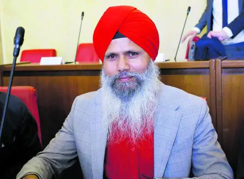 Botte alle figlie "occidentali". Il consigliere sikh andava respinto