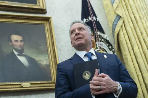 "Dazi al 500% per chi fa affari con Mosca". La mossa Usa per mettere pressione a Putin