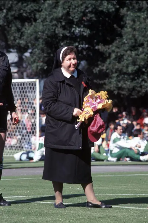 Suor Paola e padre Eligio, se la "fede" va nel pallone