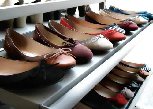 Tendenze scarpe primavera 2025, dalle ballerine alle sneakers da boxe
