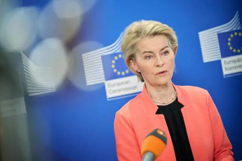 Gli "sms segreti" tra von der Leyen e Pfizer, annullato il divieto di accesso