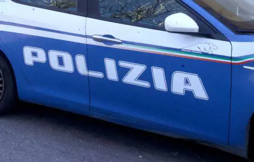 Agente si chiude in casa e si suicida con la pistola di servizio: dramma a Bari