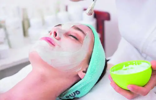 Creme, sieri e genetica i segreti di una pelle eterna