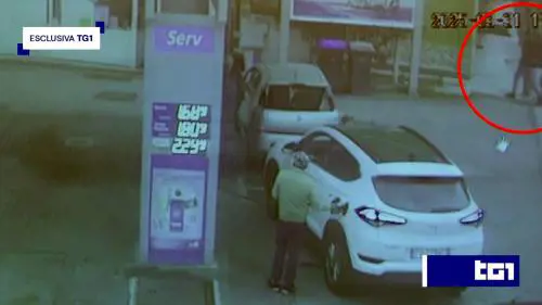 I messaggi, il coltello, il biglietto. Spunta l'audio di Sara al killer: “Lasciami in pace”