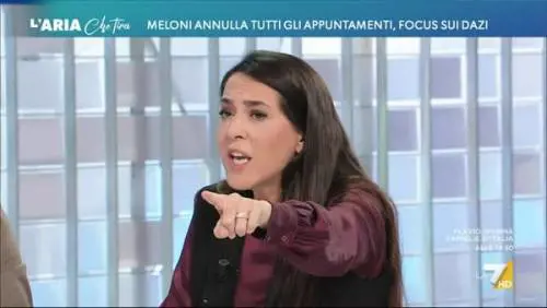 "Si siede lì o conduce?". Ronzulli sbotta contro Parenzo: scintille in diretta