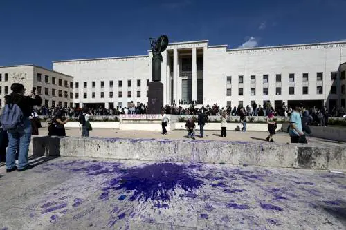 Le femministe vandalizzano La Sapienza in nome di Ilaria e Sara