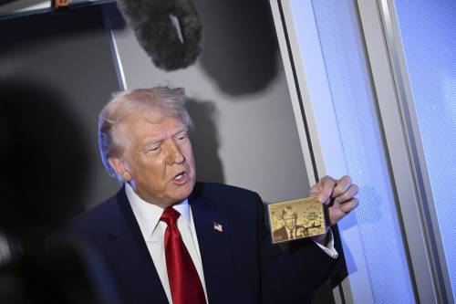 Cos'è la Gold Card con il volto di Trump