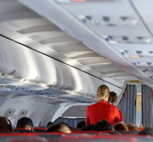 Come gli algoritmi fanno alzare i prezzi dei viaggi e cancellano i rimborsi