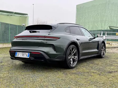 Porsche Taycan Turbo S: la gallery dell'elettrica "familiare" da 952 CV