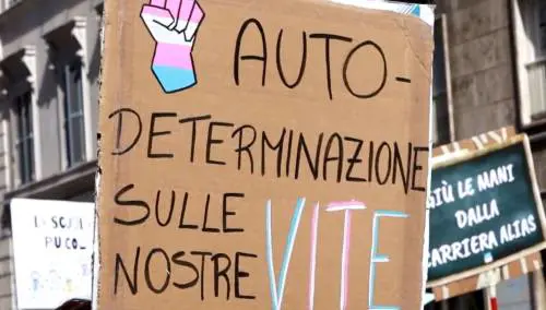 Visite e controlli. Giro di vite sul cambio sesso