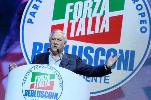 Tajani al consiglio di Fi: "No a derive anti-Ue, noi antidoto ai pacifinti"