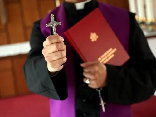 La chiesa dove gli esorcisti della curia pregano Dio per scacciare il demonio