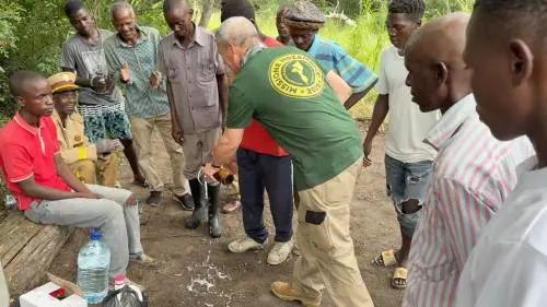 Missione Mozambico: la cerimonia per Almerigo Grilz e l'affissione della targa che lo ricorda