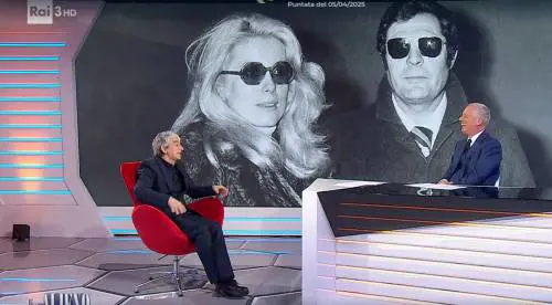 L'attore Sergio Rubini durante il programma "Un alieno in patria", condotto da Peter Gomez insieme a Manuela Moreno