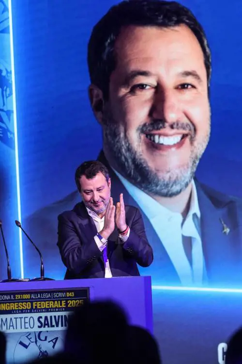 Salvini acclamato leader. "Io pronto per il Viminale"