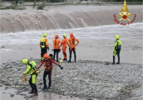 È giallo sul cadavere di una donna trovato sulla sponda del fiume Serio. Si indaga per omicidio 