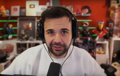 Lo youtuber Cicciogamer89 derubato di un mazzo di carte da 1200 euro: cosa è successo