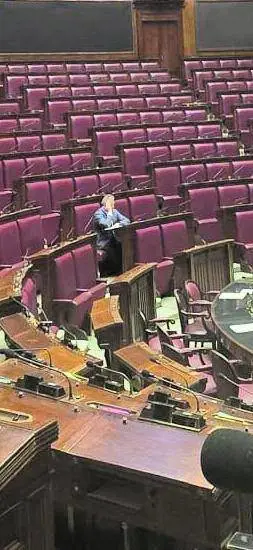 Riarmo, il centrosinistra si fa la guerra in un'Aula deserta