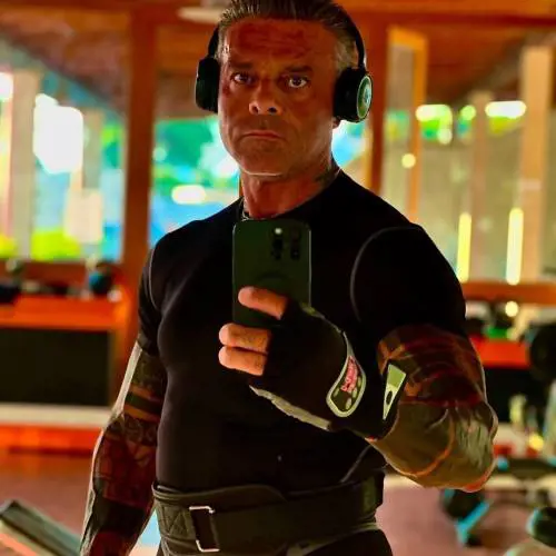 Spara al compagno della ex e si toglie la vita: la vittima lo aveva denunciato