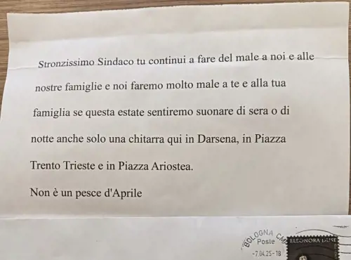 "Se sentiamo suonare, faremo del male alla tua famiglia". Minacciato il sindaco di Ferrara
