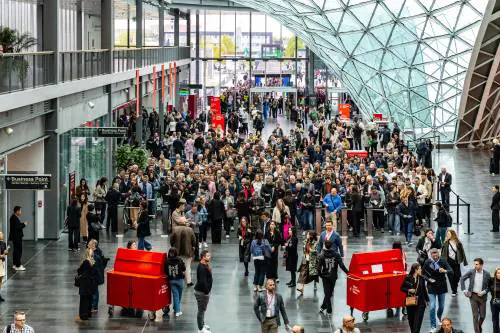 Salone del Mobile, la sfida dell’export. Il ministro Urso: "Simbolo di riscossa"