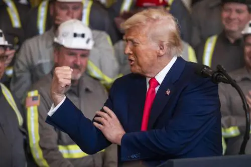 "Mi baciano il c...". Quella frase di Trump sui dazi e i leader stranieri