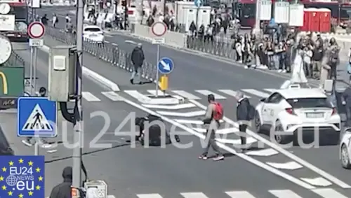 Frattura la mano a un poliziotto, scarcerato, ne prende altri a testate: la follia del somalo a Roma