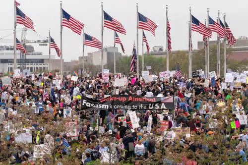 Proteste a Washington contro Trump