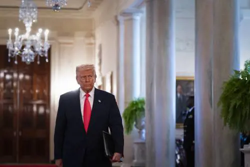 Pausa sui dazi, Trump: "Atto coraggioso, ma gente era spaventata". E apre all'Ue: "Accordo possibile"