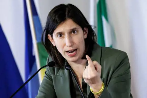 Schlein ha un problemino, Aiuto Chiara Valerio e Putin: quindi, oggi…