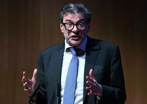 Il sollievo di Giorgetti. "Bene la sospensione, ora ragioniamo a mente fredda"