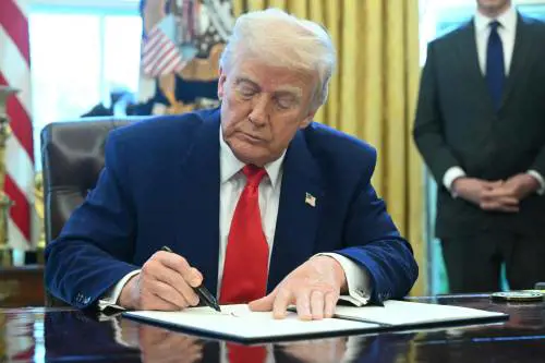 Dazi, il segnale alla Cina. Trump esclude smartphone, computer e chip