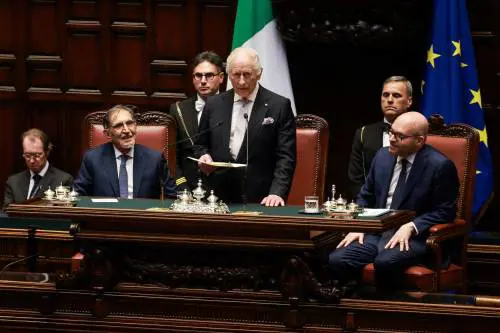 Carlo parla in italiano. "Rivedremo le stelle"