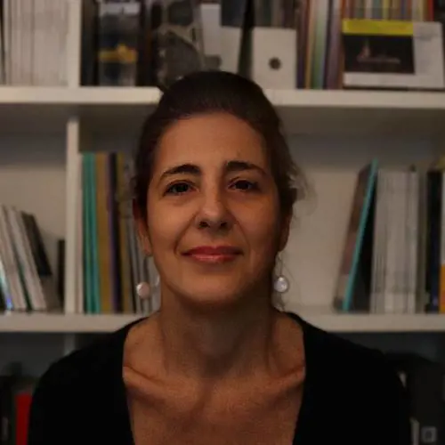 "Illumino le città perché è di notte che mostrano il loro vero volto"