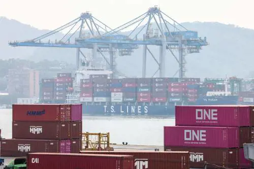 Trump voleva fermare l’export cinese: ecco perché il piano fatica a decollare