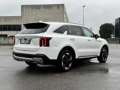 KIA Sorento HEV 2025: guarda la gallery del SUV 7 posti ibrido full