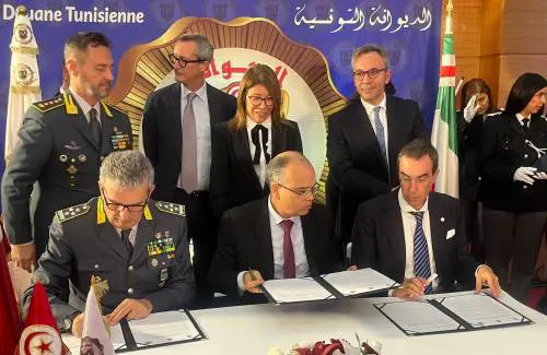 Il Direttore dell’Agenzia delle dogane e dei monopoli, Roberto Alesse, e il Comandante Generale della Guardia di Finanza, Andrea De Gennaro durante la firma della dichiarazione d'intenti
