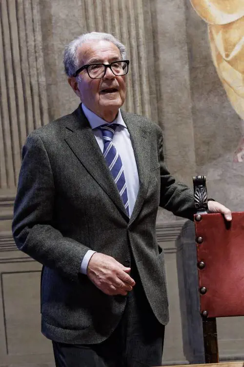 "Non ho intimidito nessuno". Prodi nega ancora l'aggressione alla giornalista Mediaset